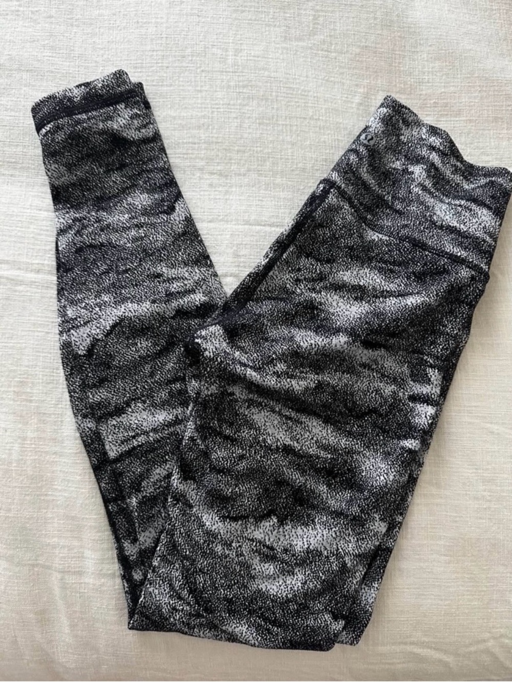 Women’s Size 4 Unique Lululemon Leggings 26 Inch Inseam